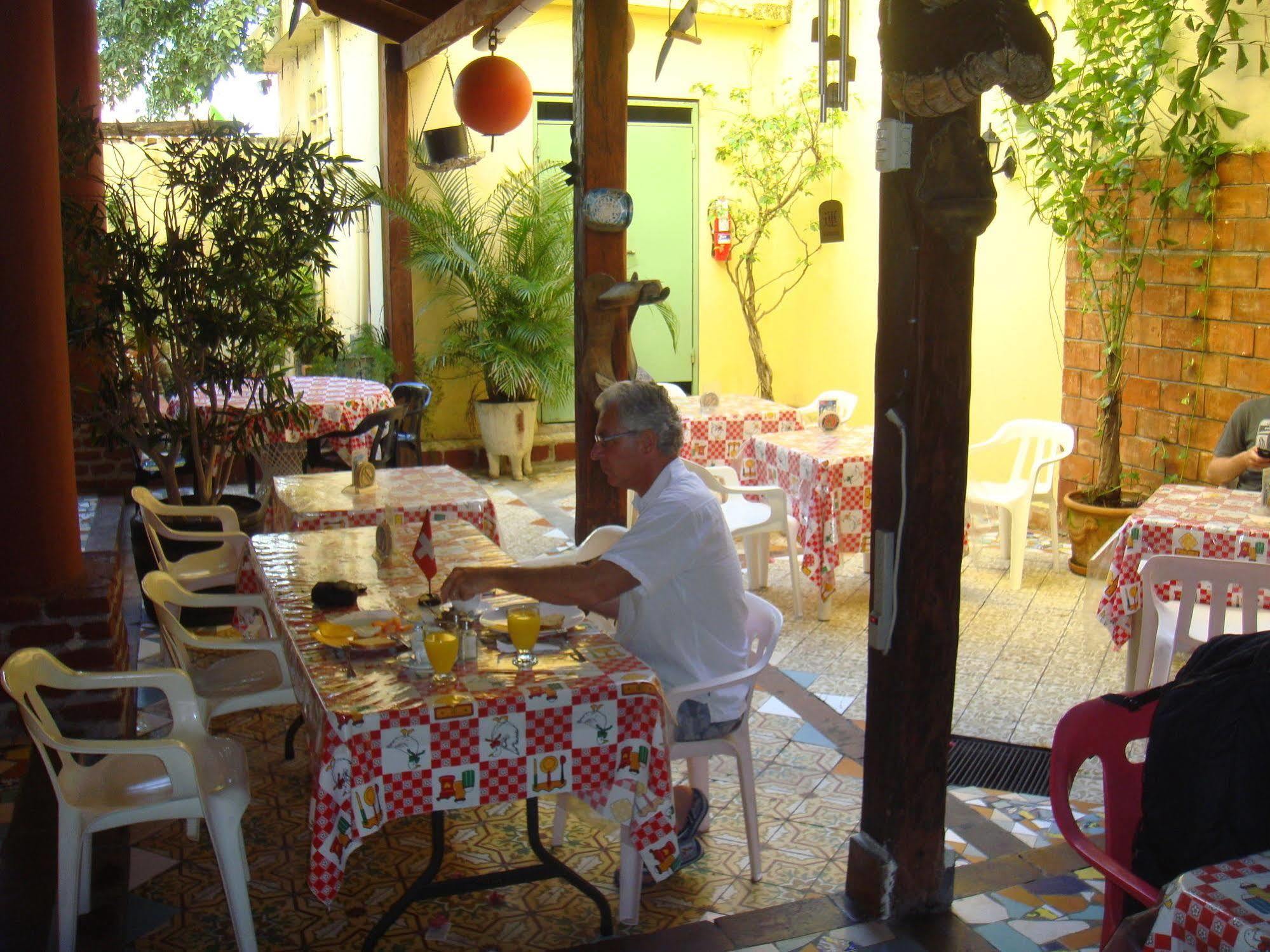 Hostal Condo-Parque Santo Domingo Exteriör bild